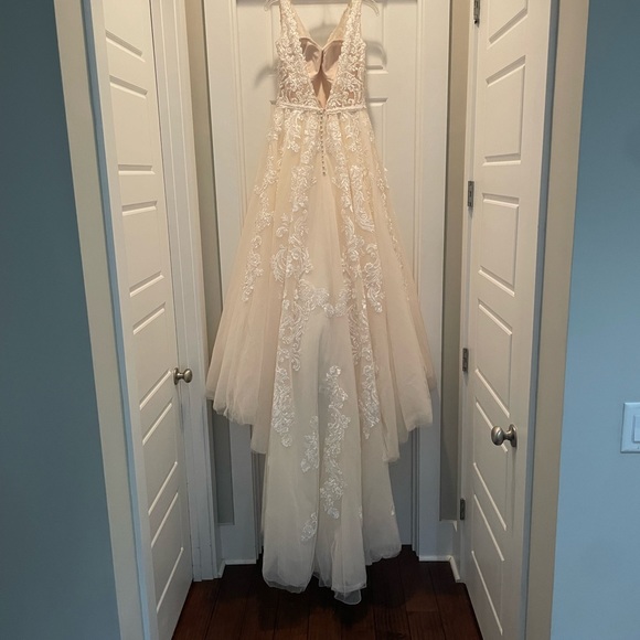 House of Wu Wedding dress.  Ivory/Nude size 12 fits like an 8. - Picture 10 of 12